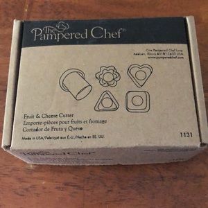 New In Box Pampered Chef Fruit & Cheese cutter
